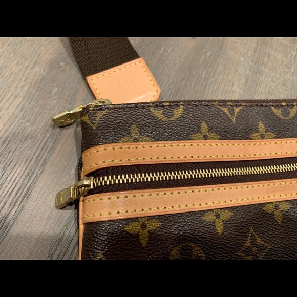 Louis Vuitton Crossbody - Picture 4 of 16